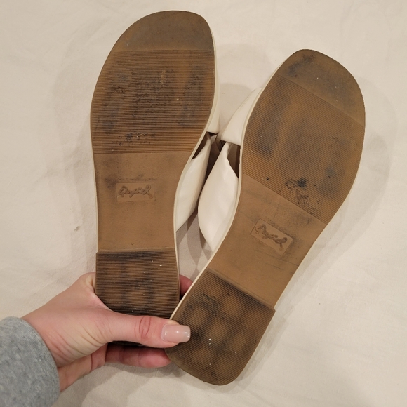 Cross sandals - Picture 2 of 3